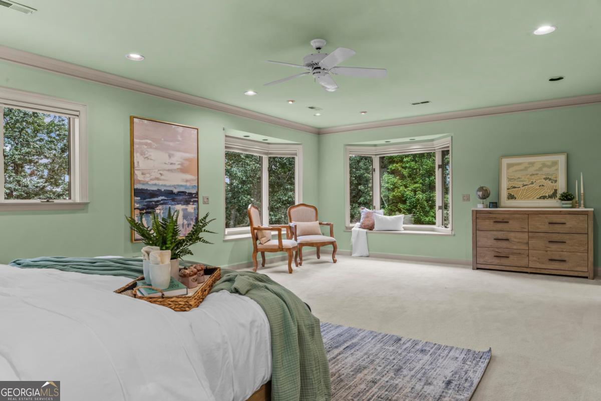 1201 Lakeview Court