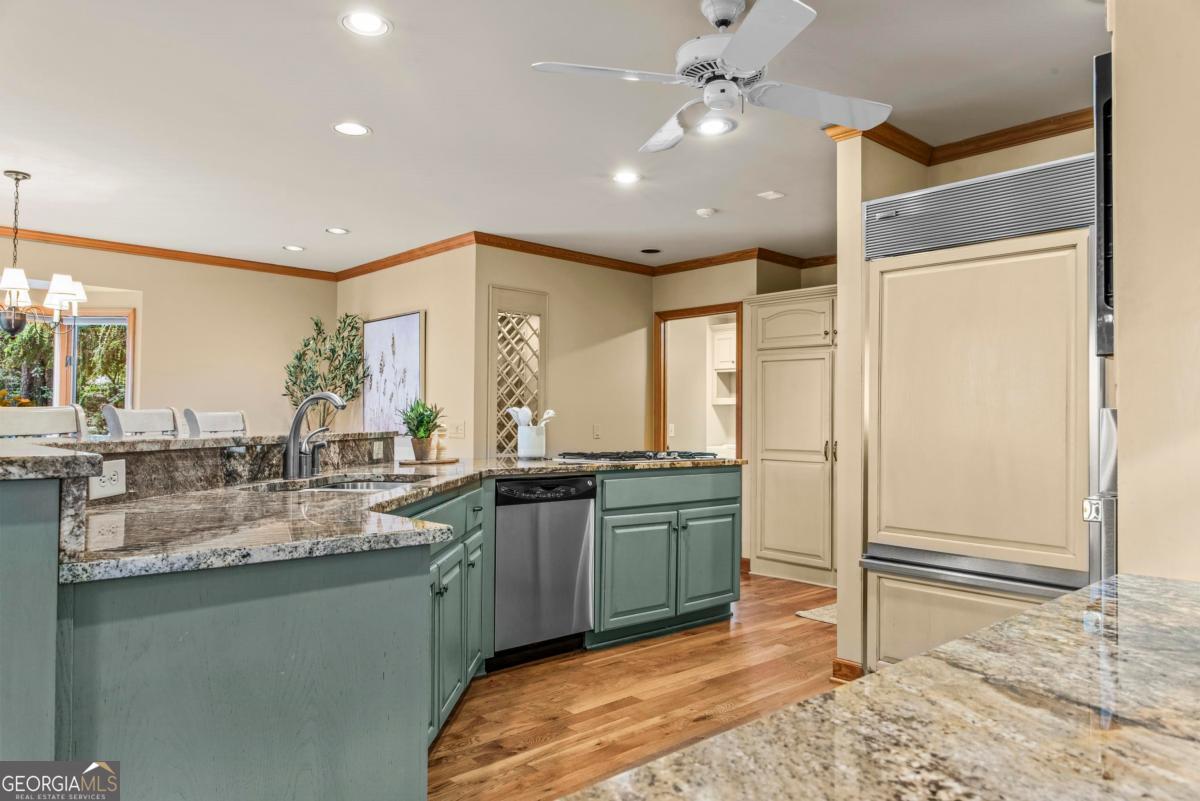 1201 Lakeview Court