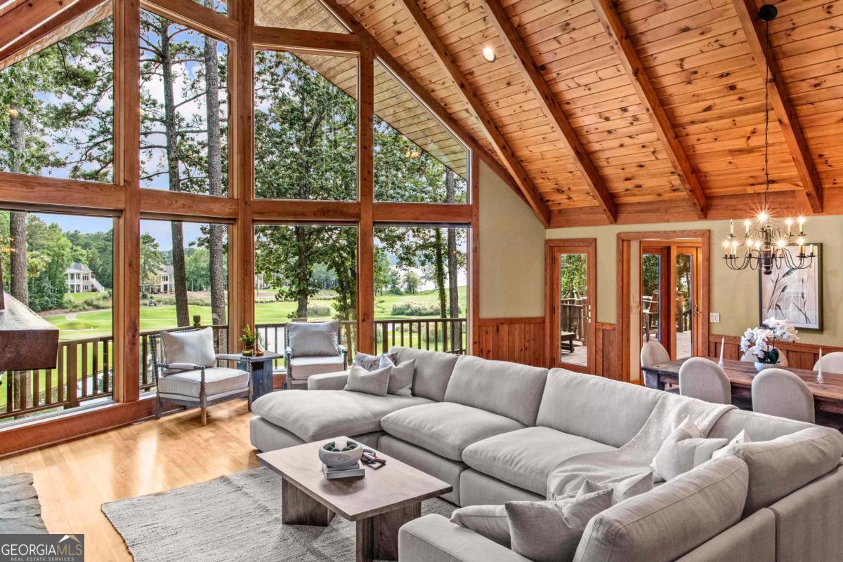 1201 Lakeview Court