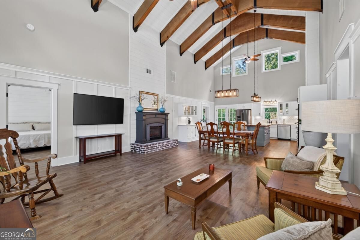 1331 Heidi Trail