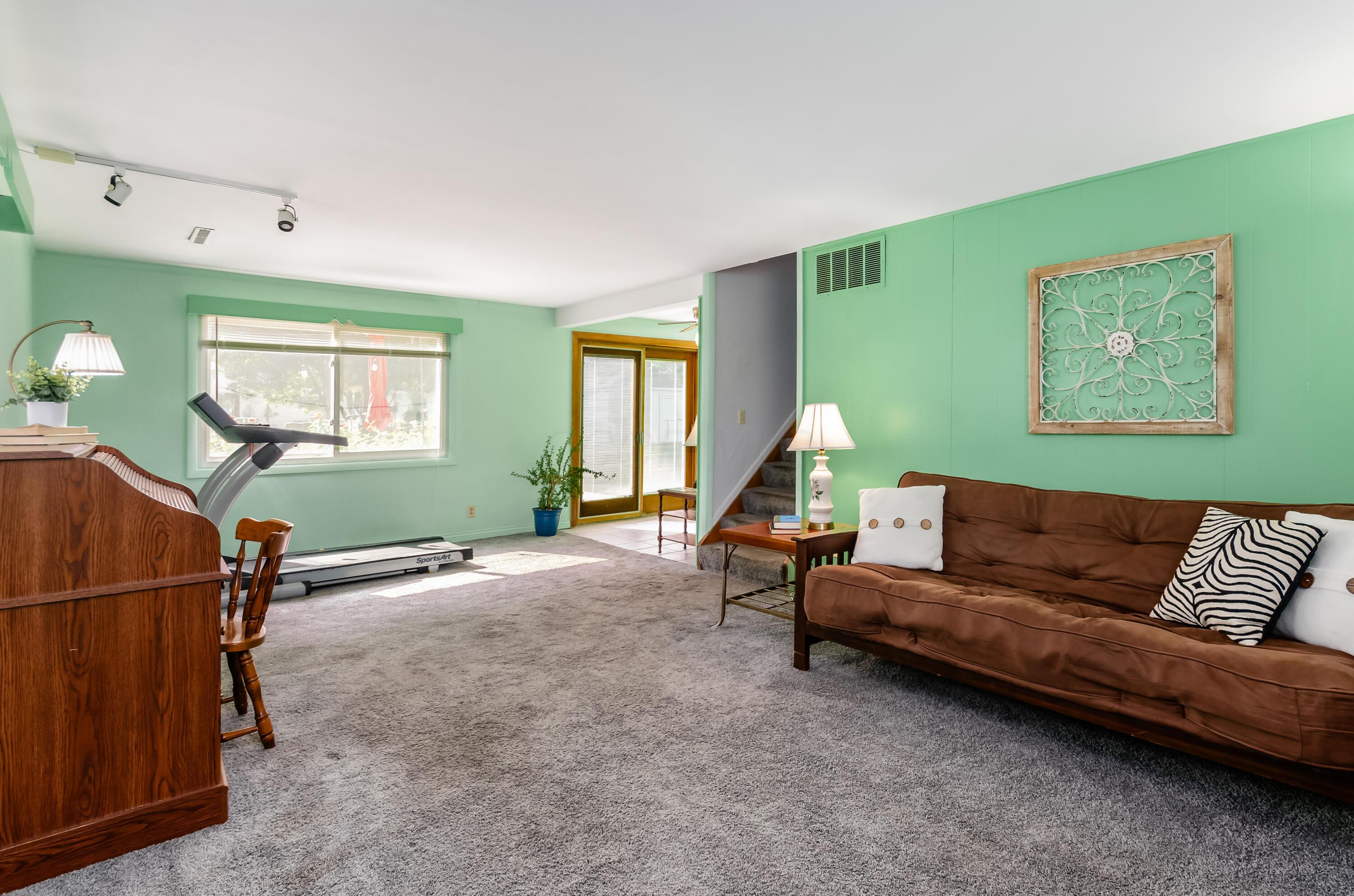 87 N Spring Road