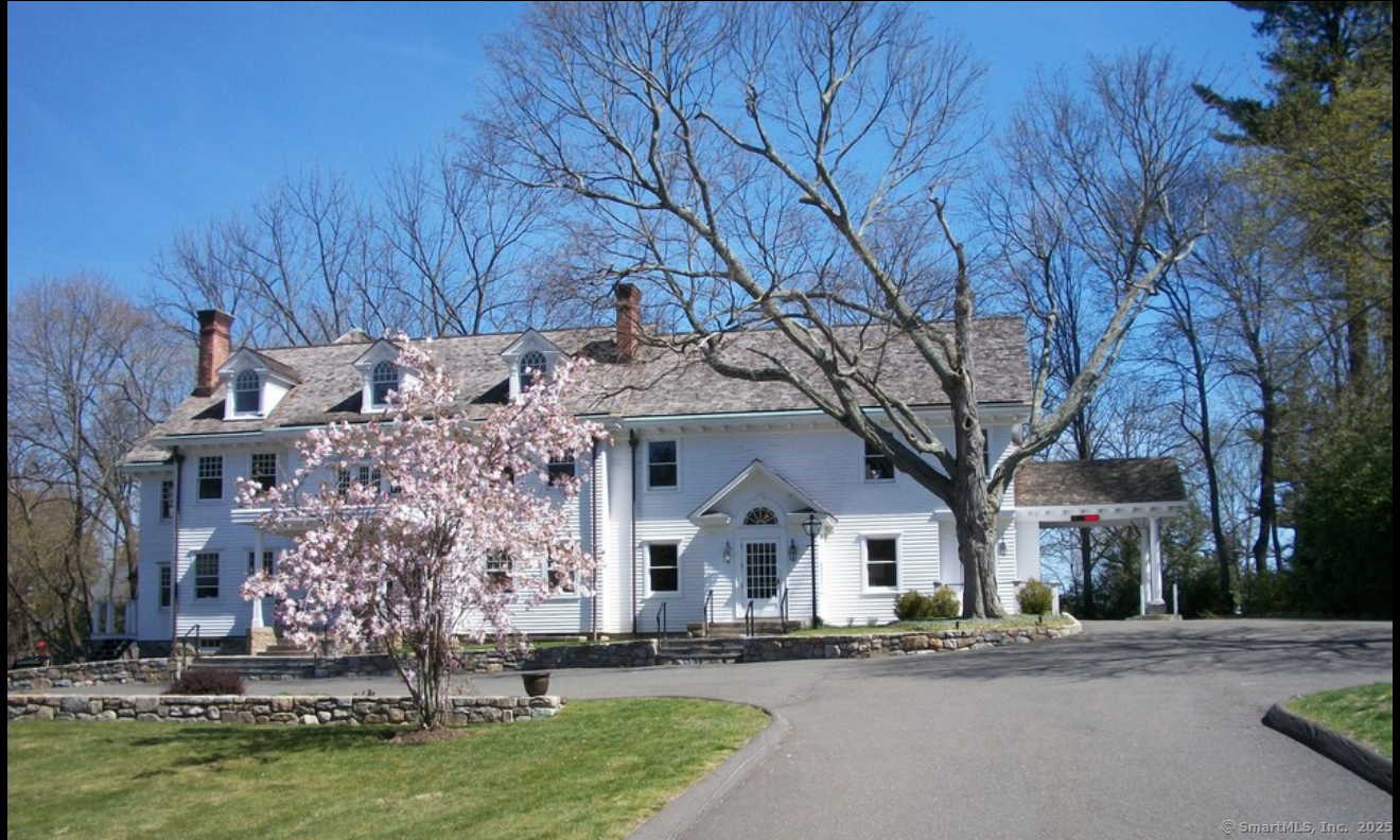 215 Post Road West