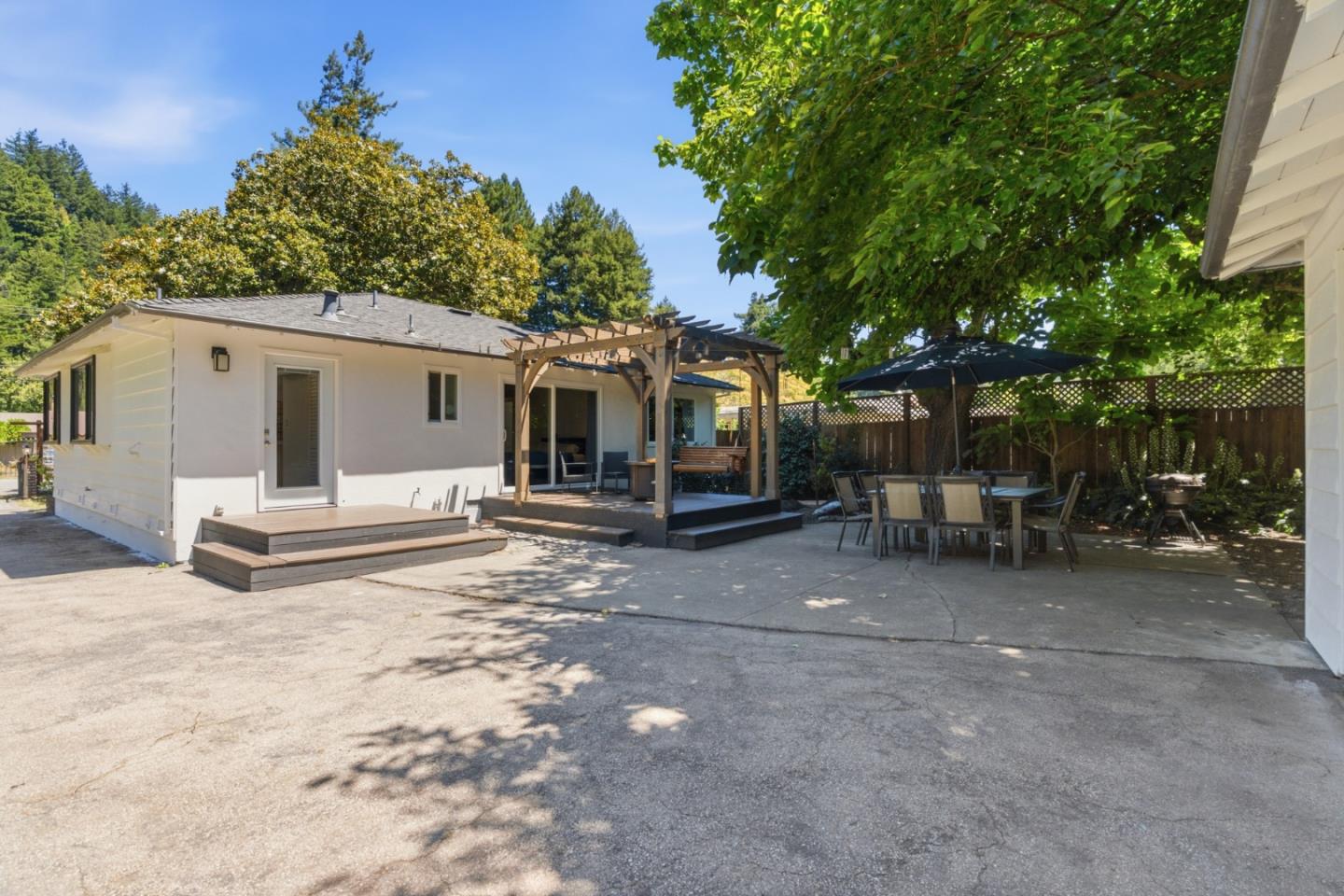 10195 Riverside DR