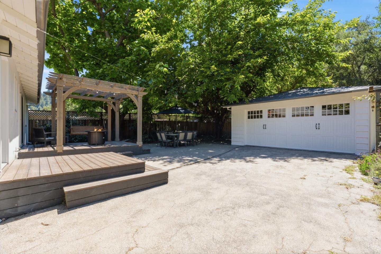 10195 Riverside DR