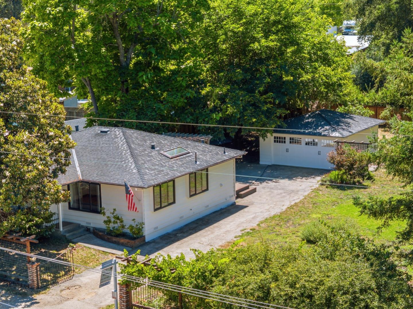 10195 Riverside DR