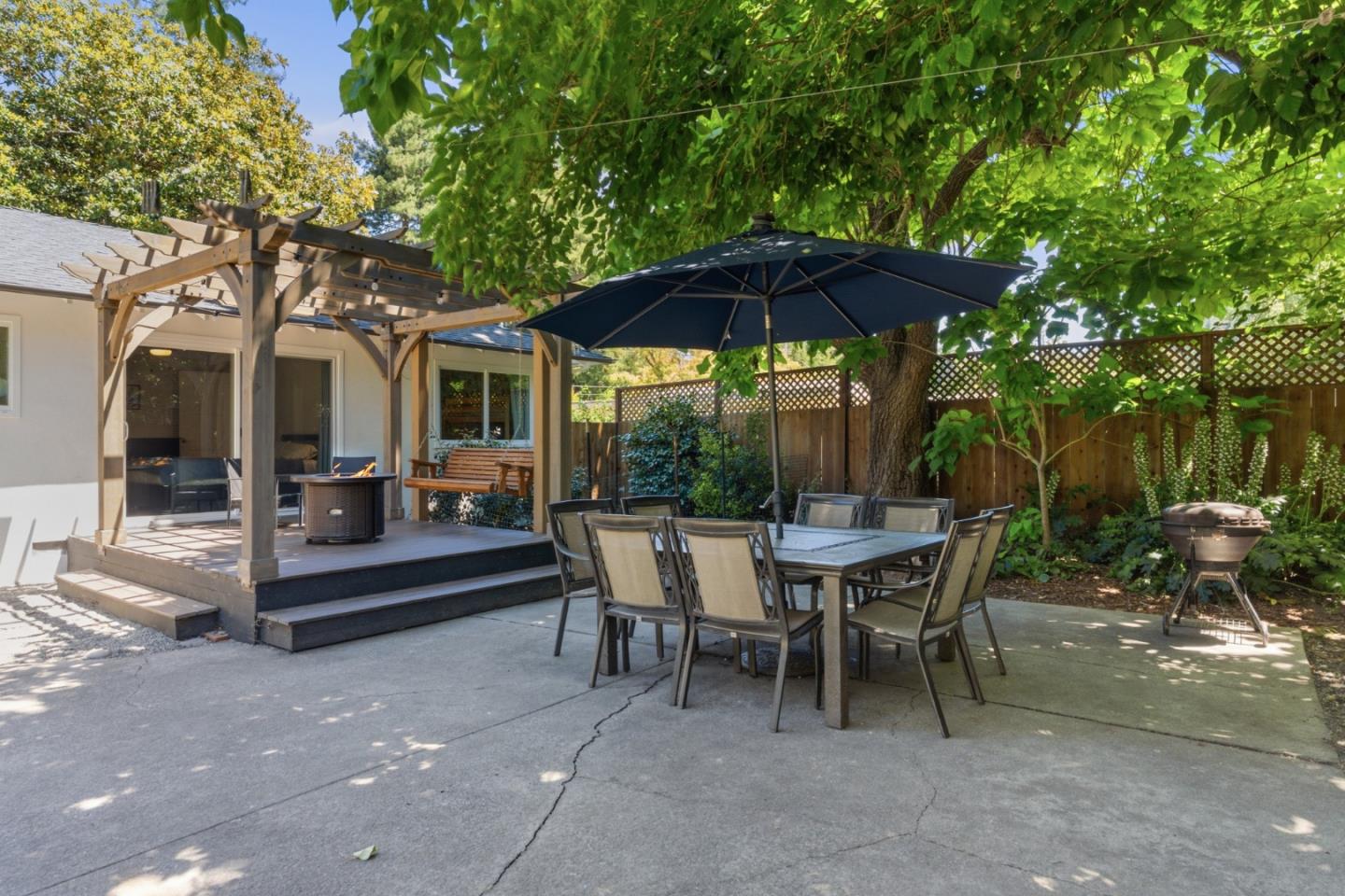 10195 Riverside DR
