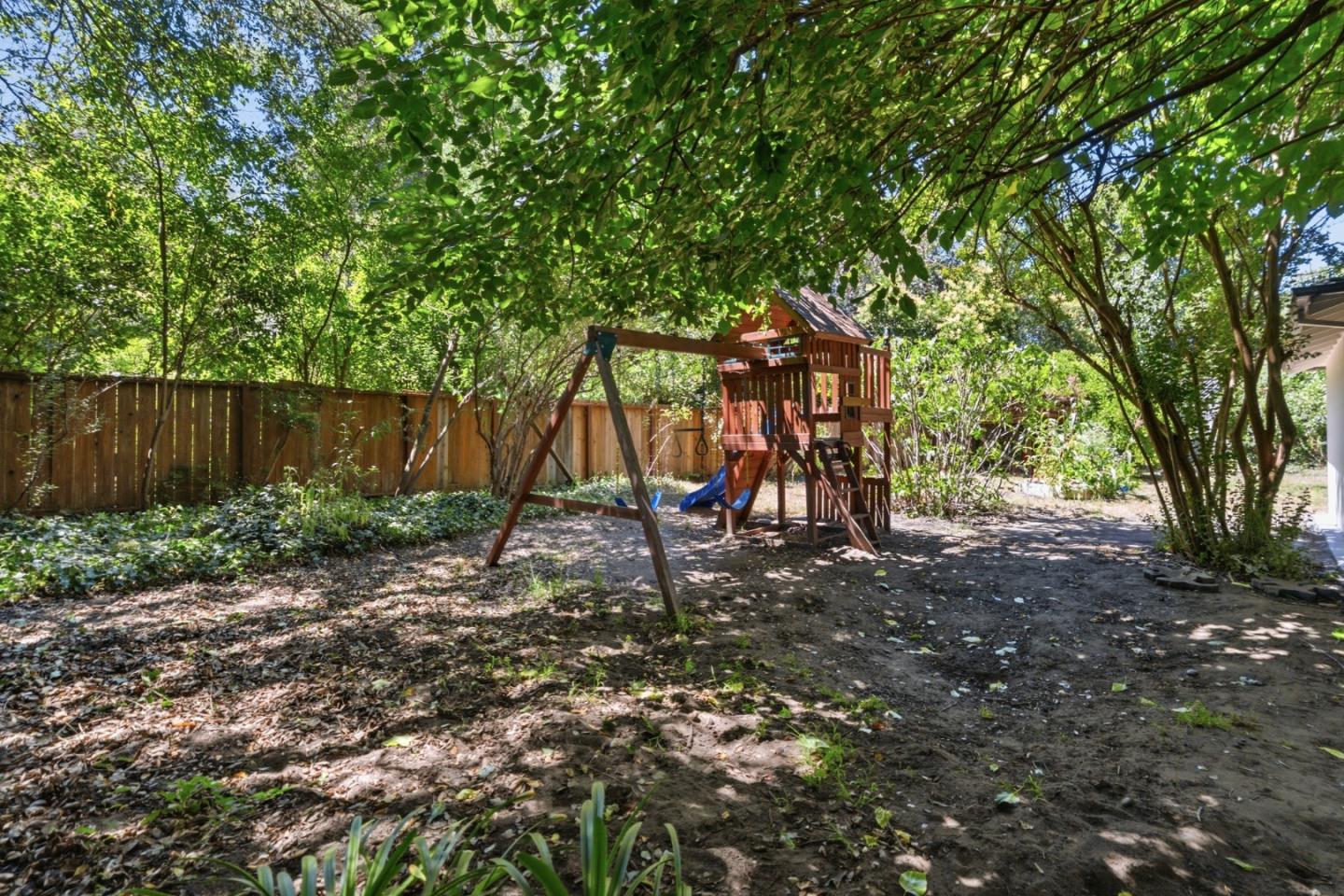 10195 Riverside DR