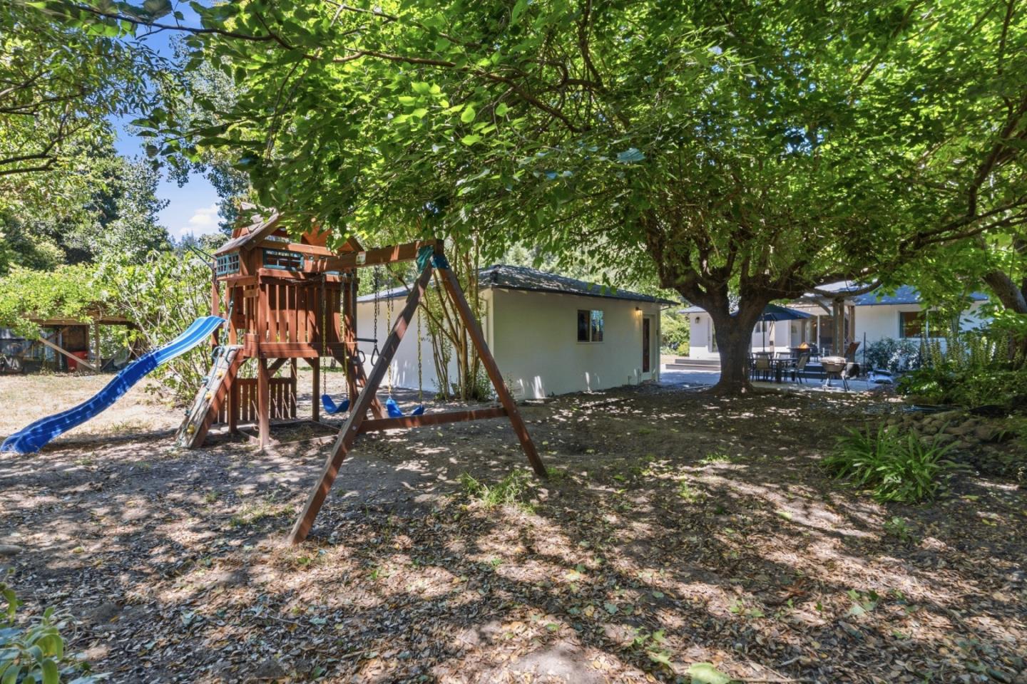 10195 Riverside DR