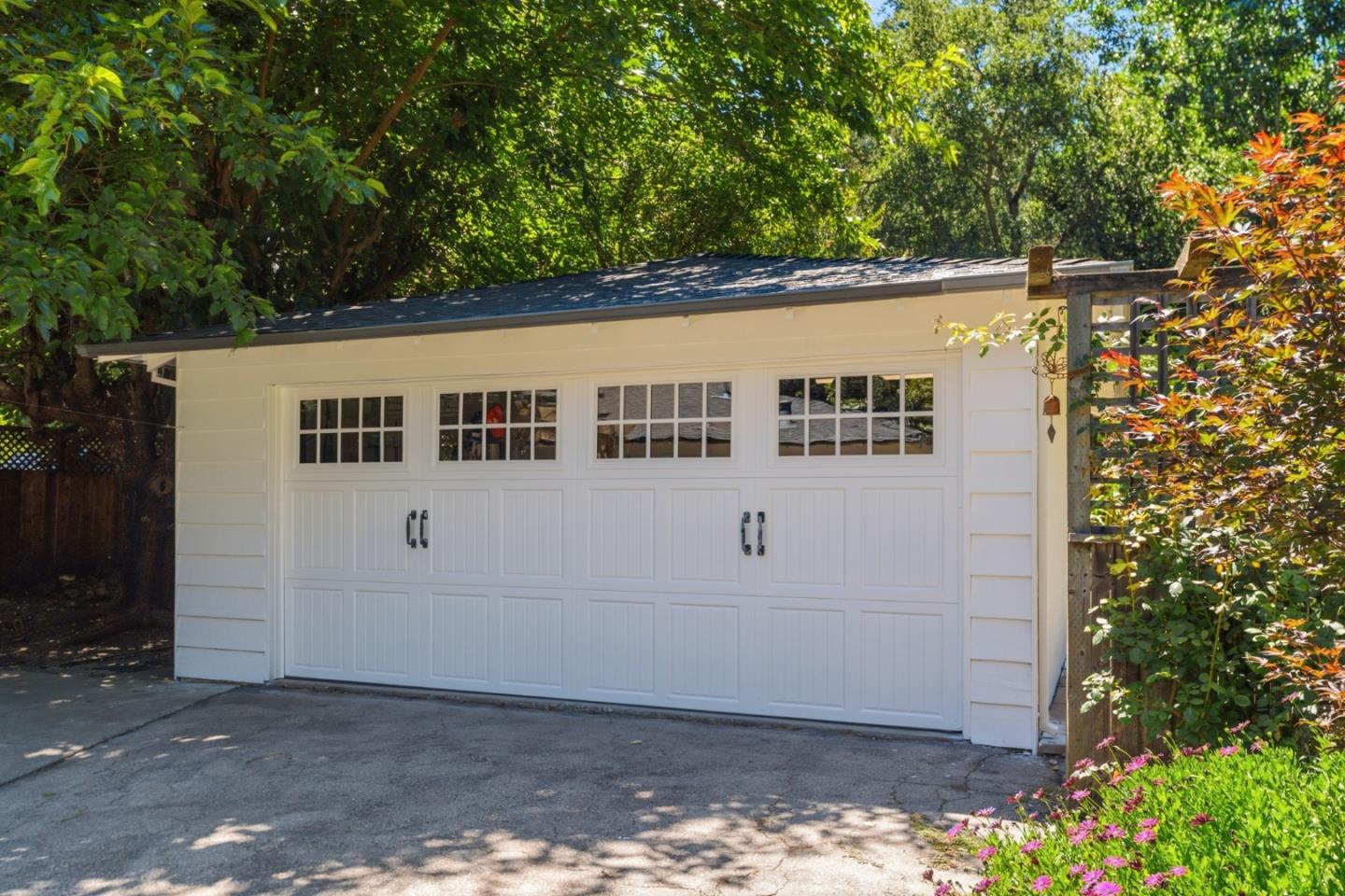10195 Riverside DR