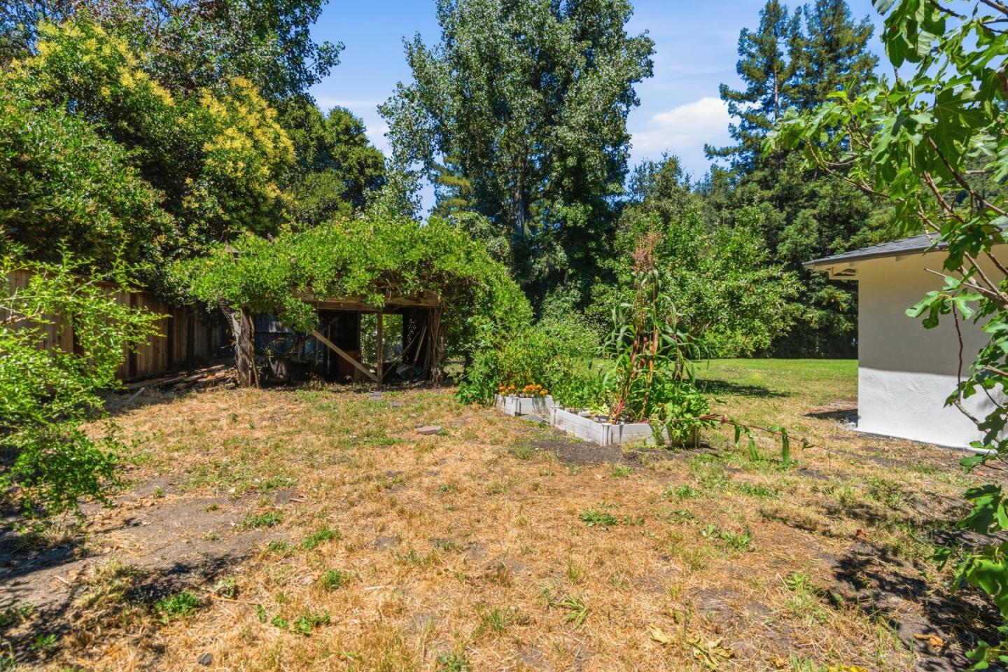 10195 Riverside DR