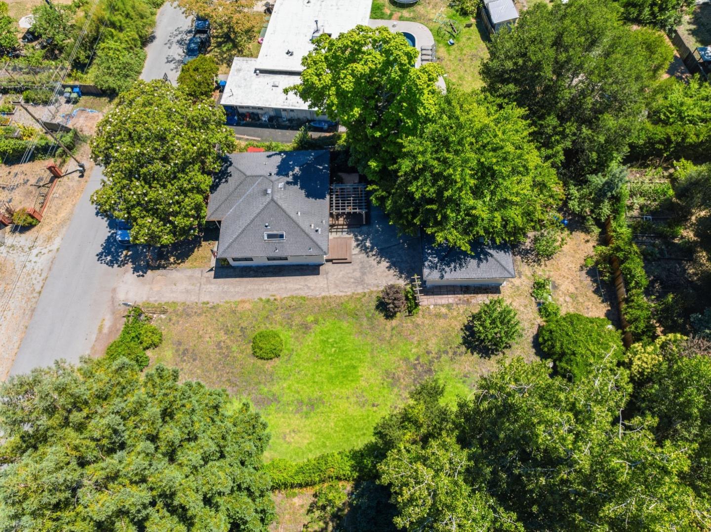 10195 Riverside DR