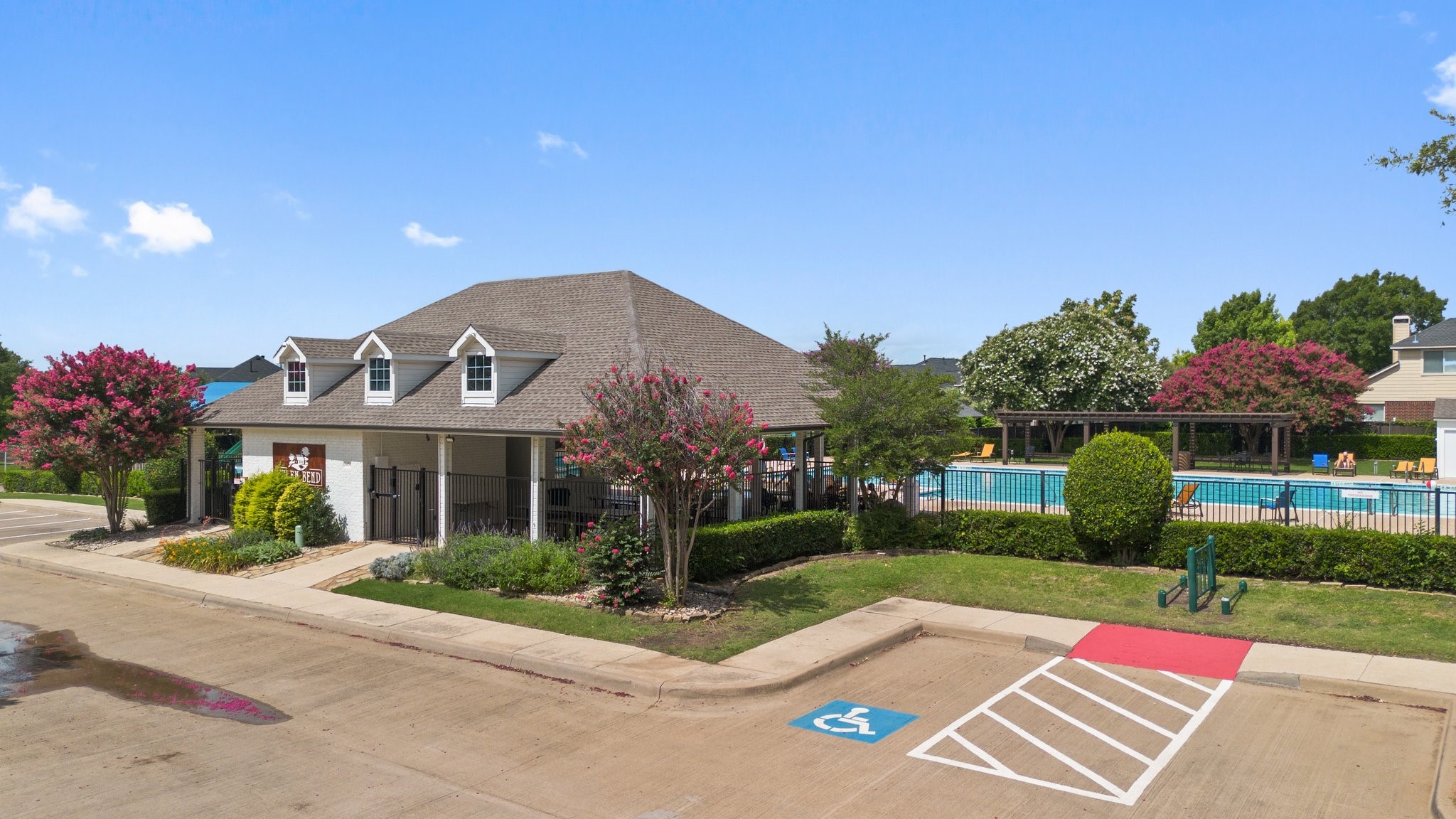 6905 Windwood Trail