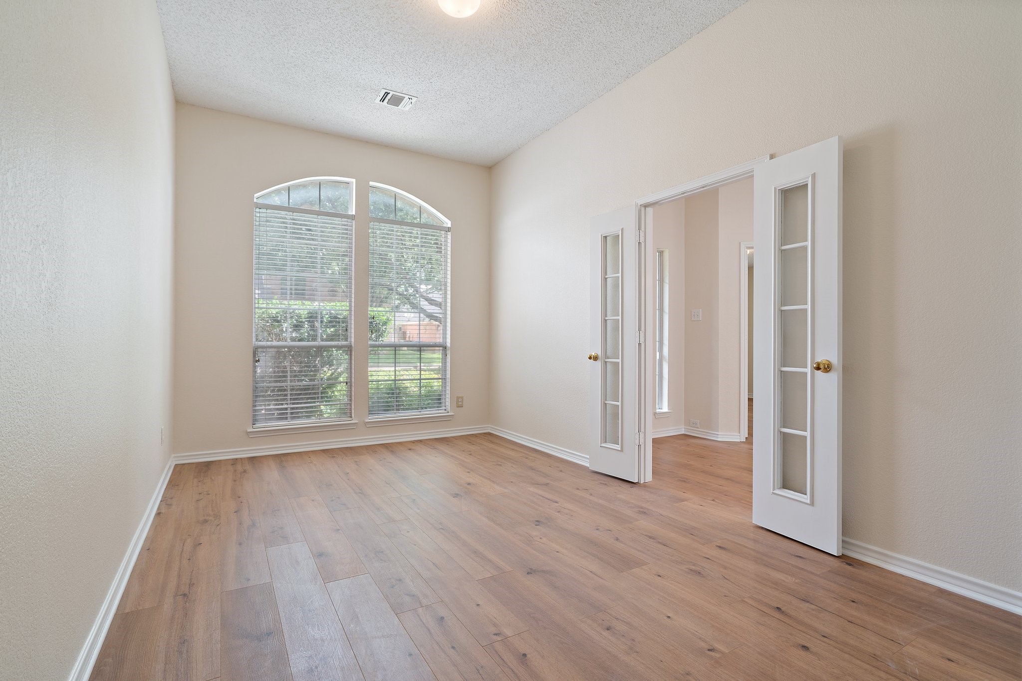 6905 Windwood Trail