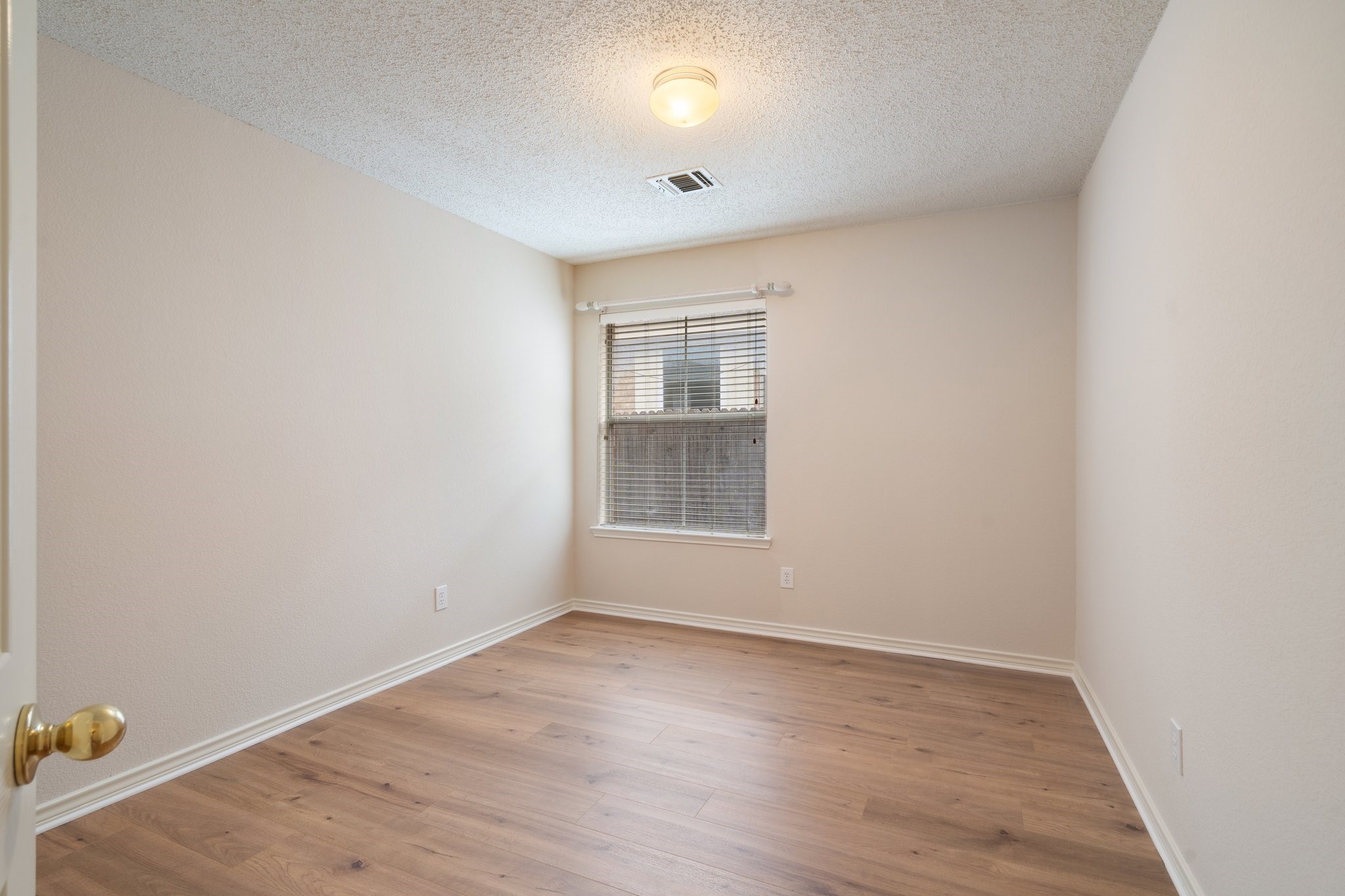 6905 Windwood Trail