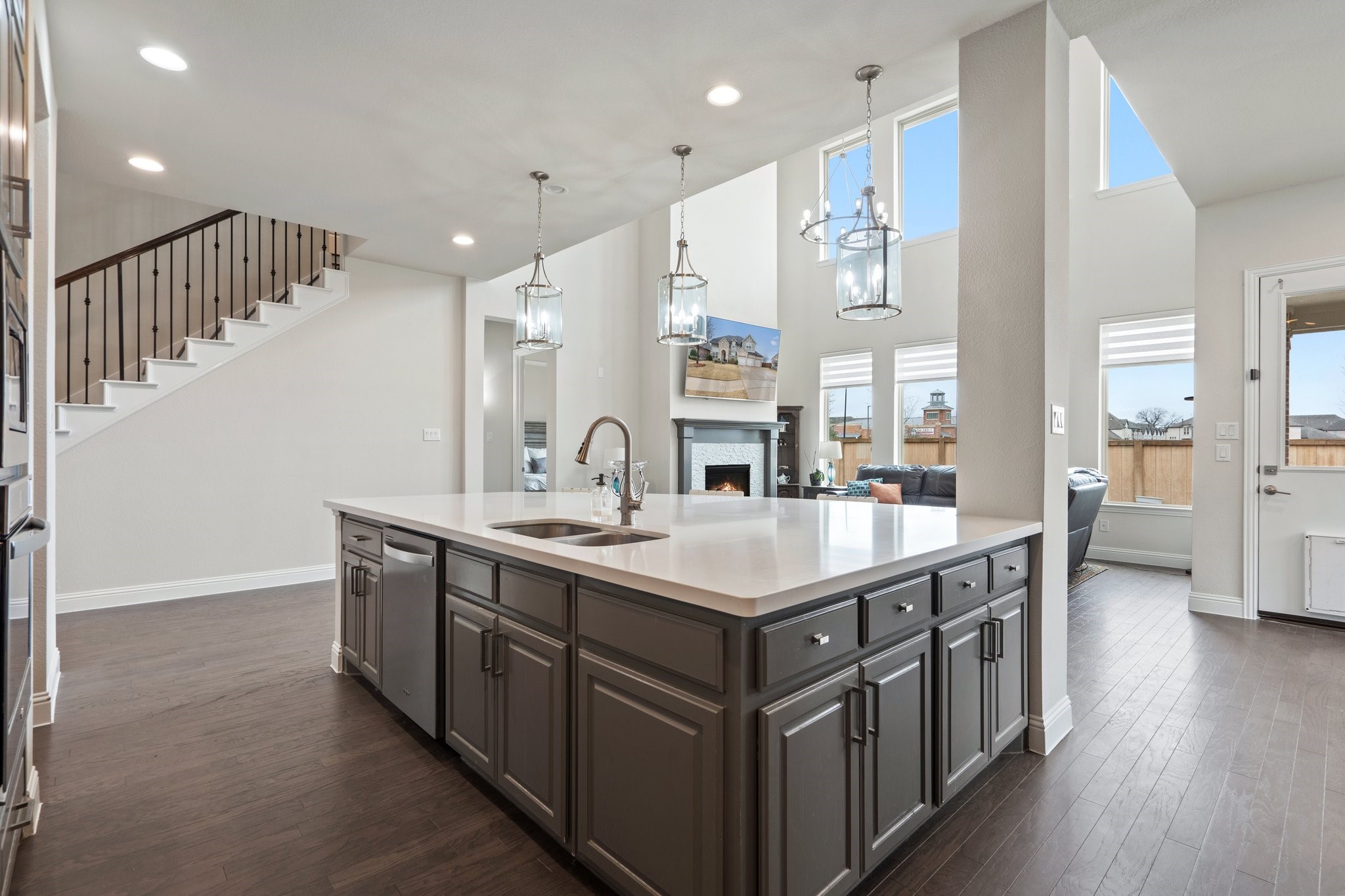 800 Neches River Drive