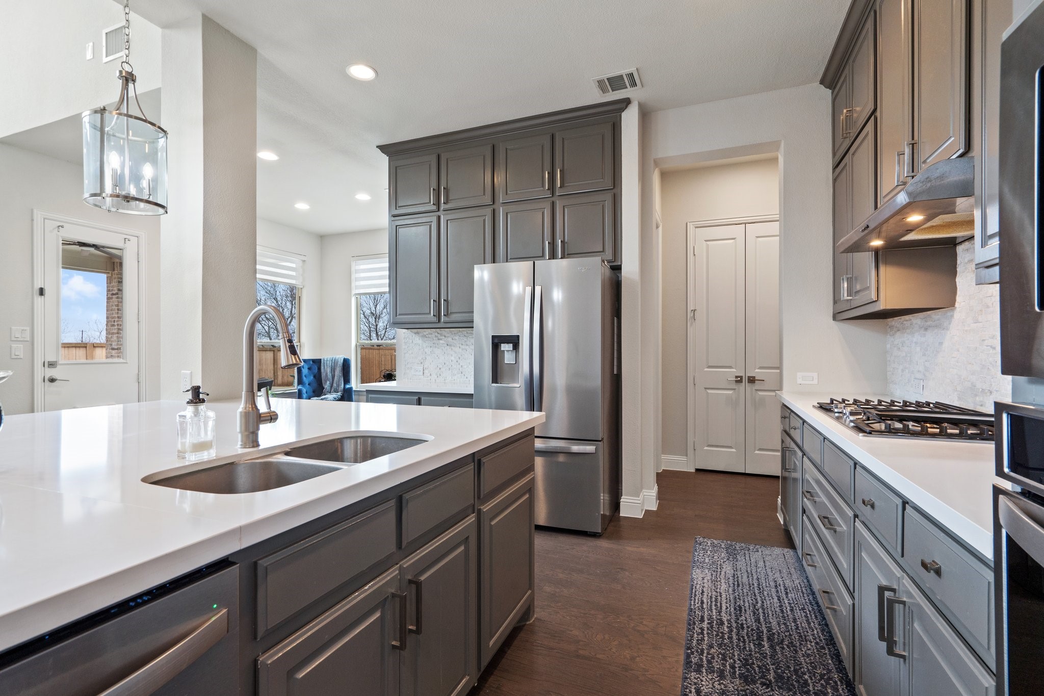 800 Neches River Drive