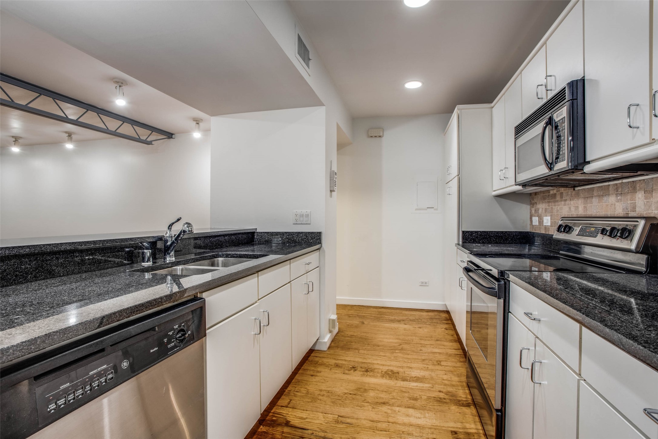 4231 Travis Street 2