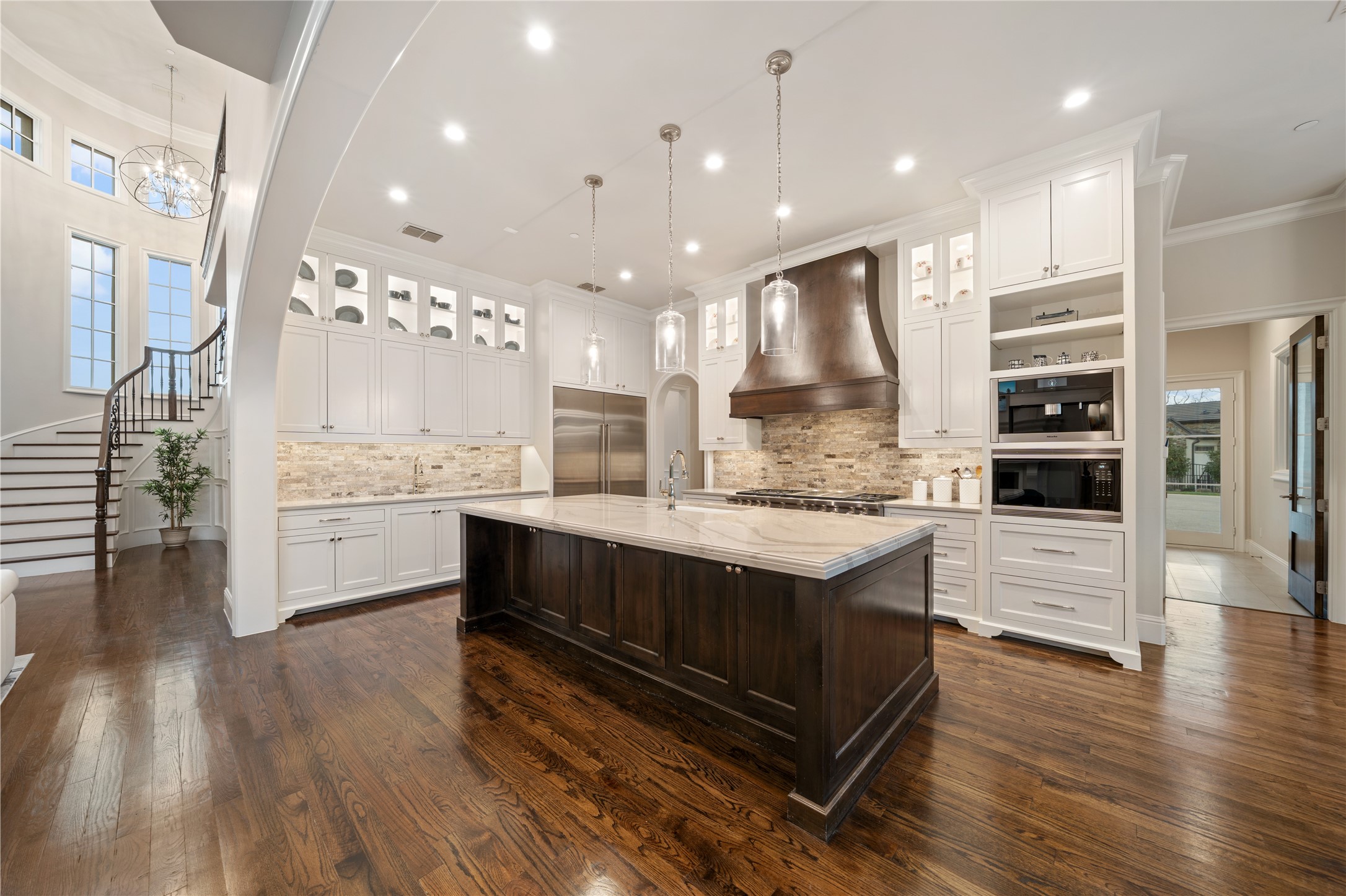 2202 Barcelona Court