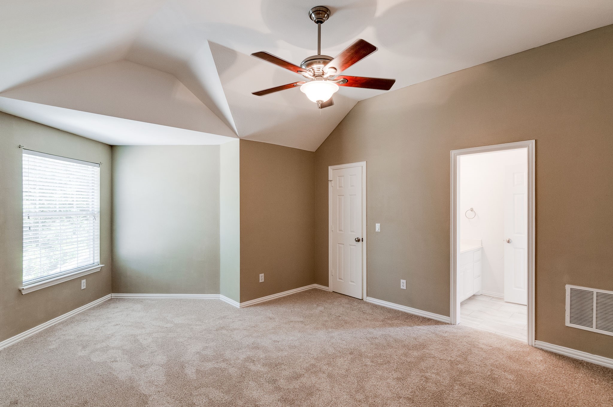 1112 Longford Circle