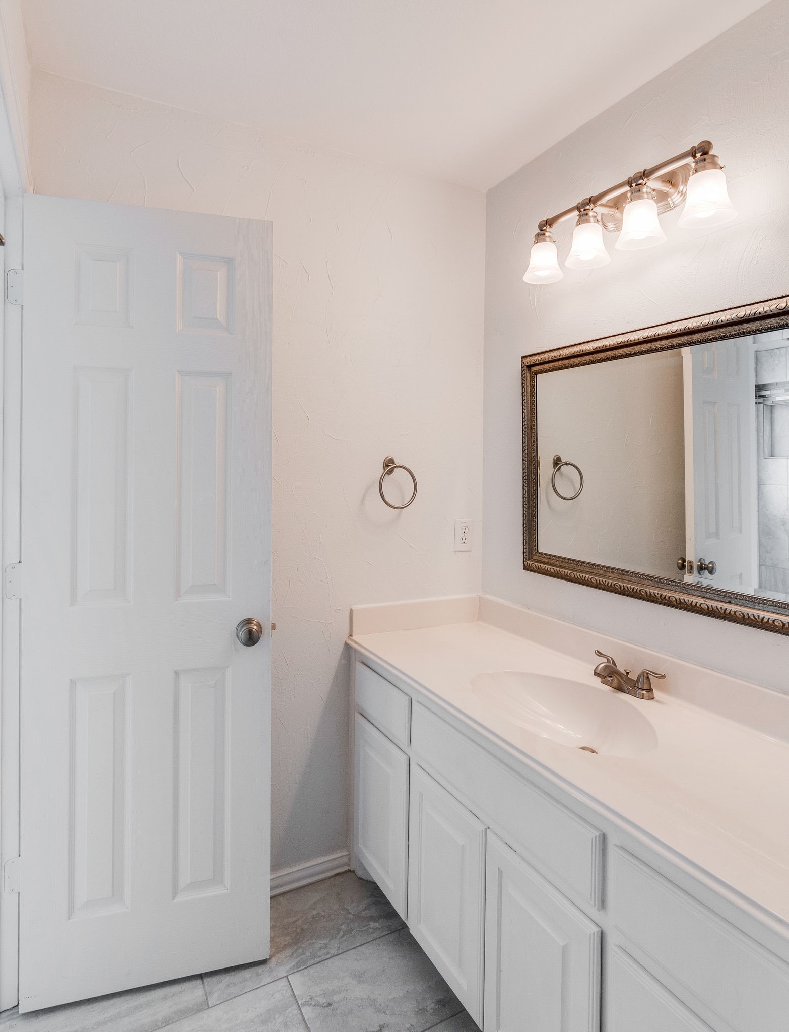 1112 Longford Circle