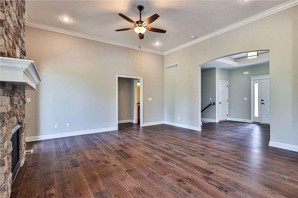 10323 N Winchester Avenue