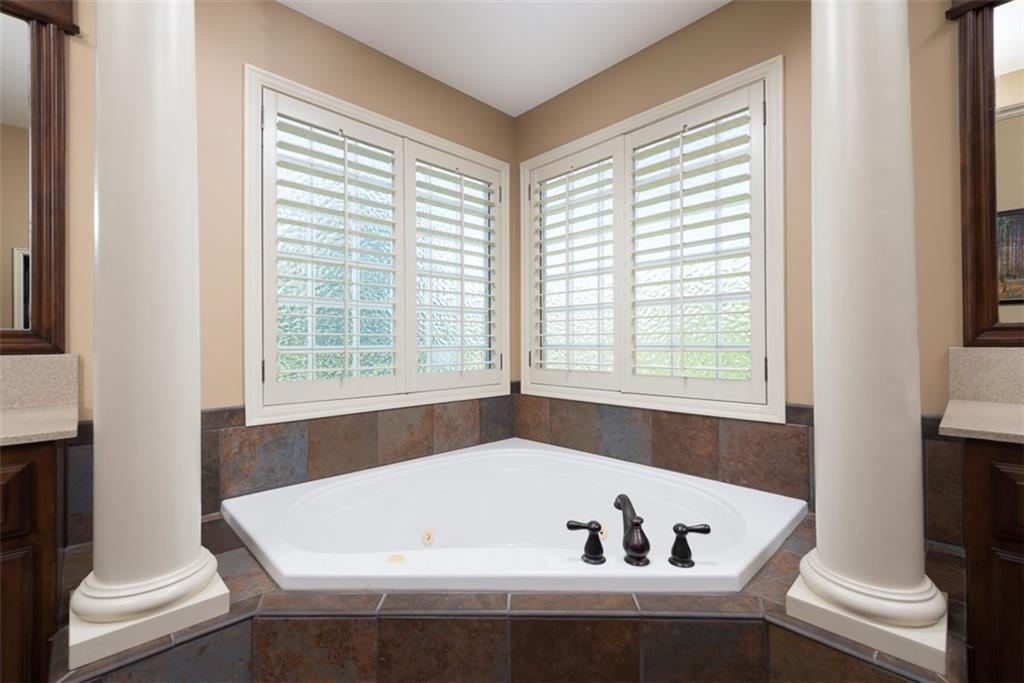5319 W 164th Place
