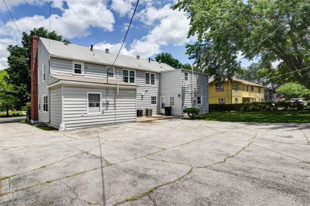 627 E Meyer Boulevard