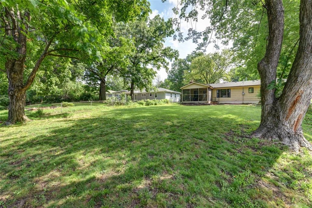 4714 NE Chouteau Drive
