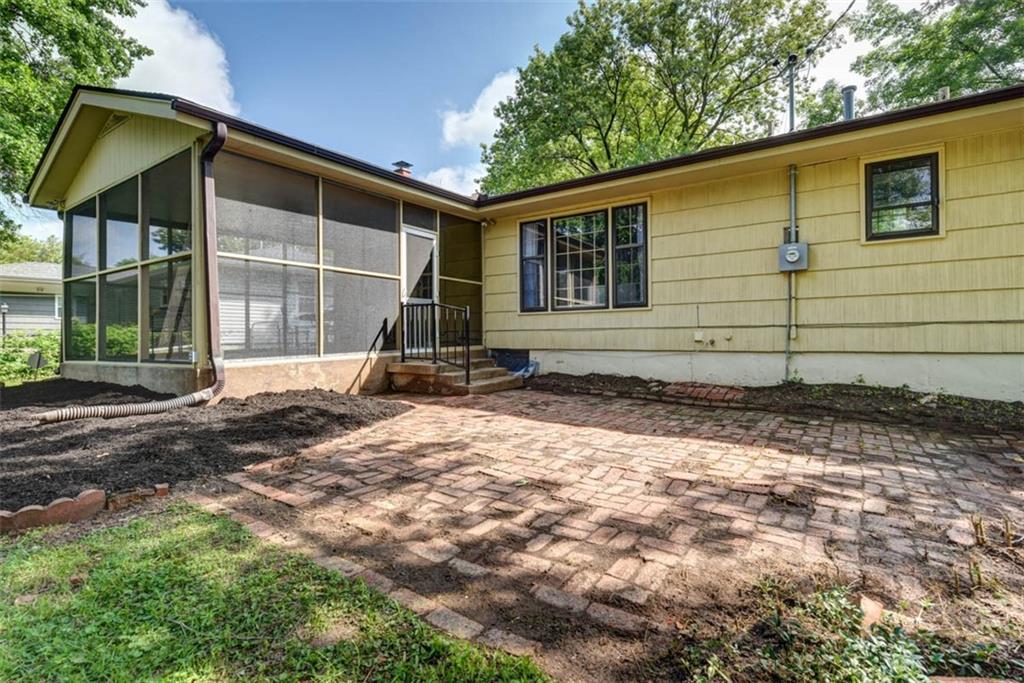 4714 NE Chouteau Drive