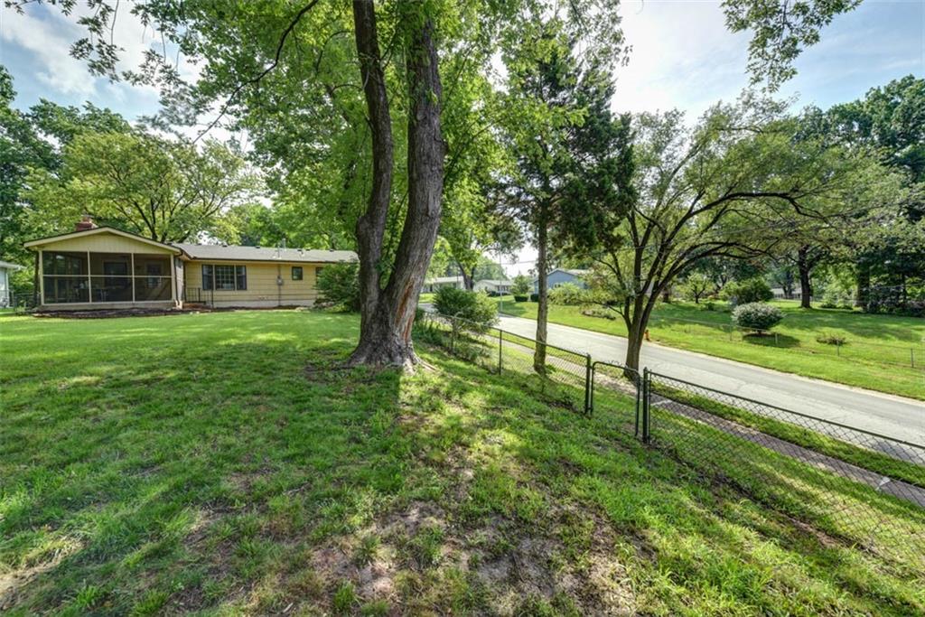 4714 NE Chouteau Drive