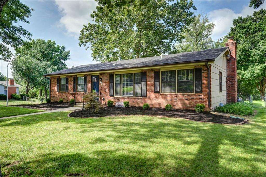 4714 NE Chouteau Drive