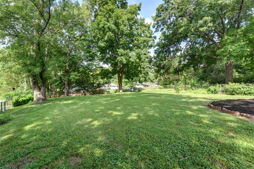 4714 NE Chouteau Drive