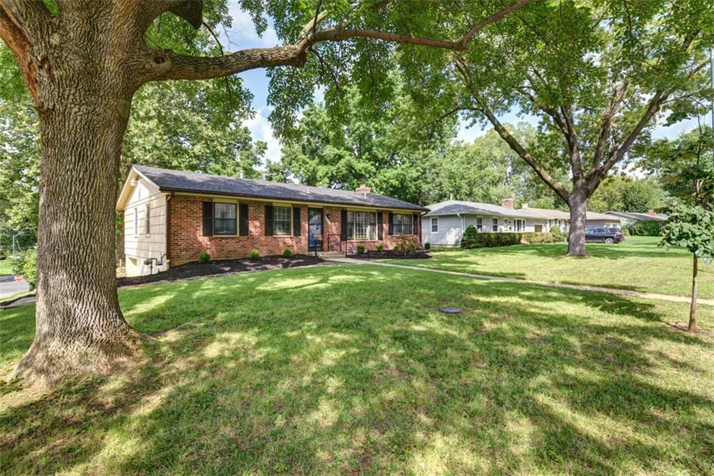 4714 NE Chouteau Drive