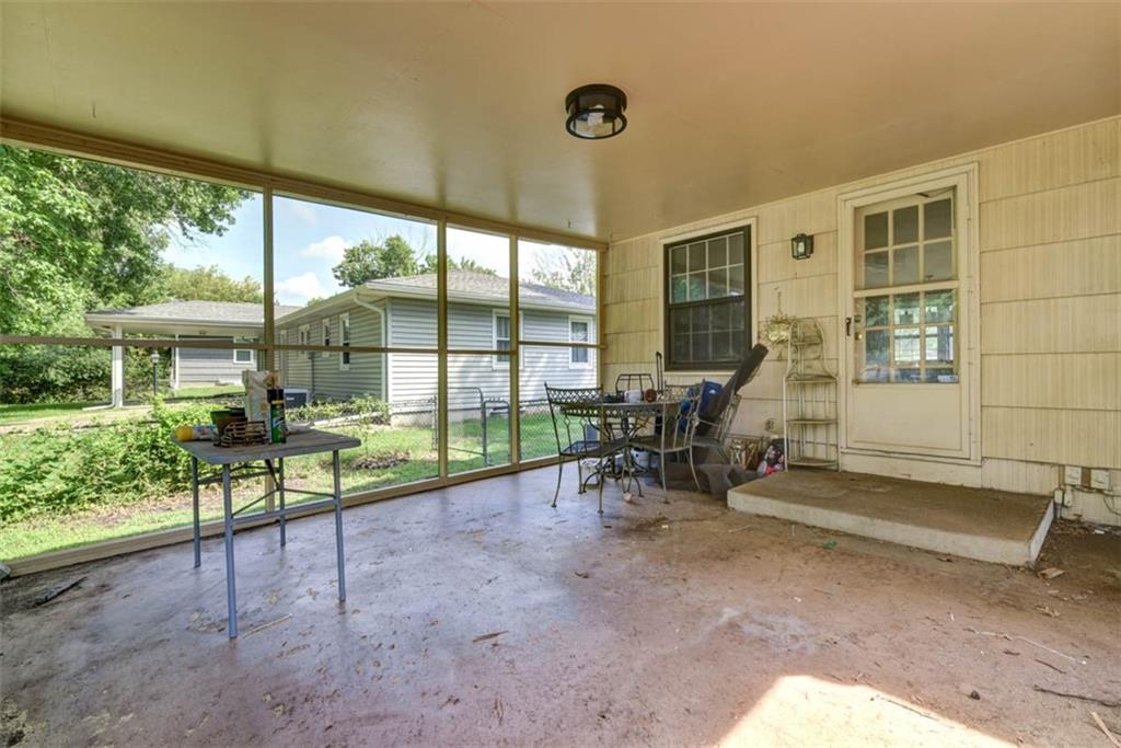 4714 NE Chouteau Drive