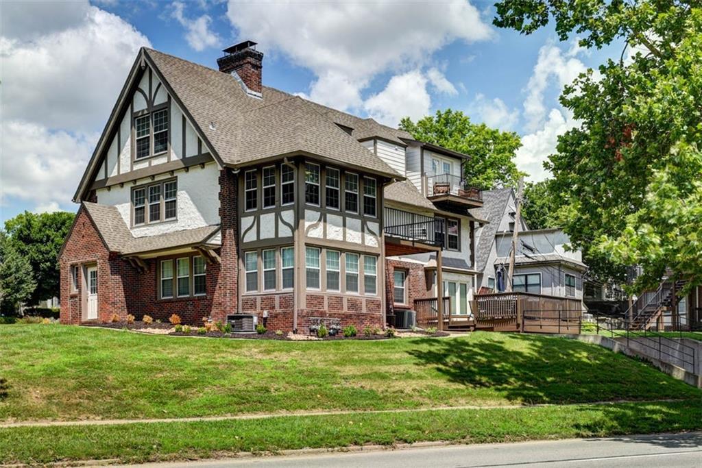 1120 & 1124 Ward Parkway