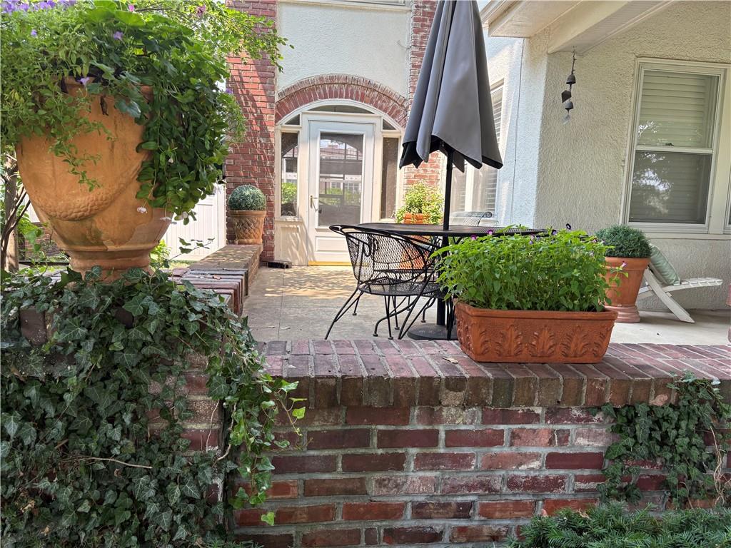 5626 Wyandotte Street