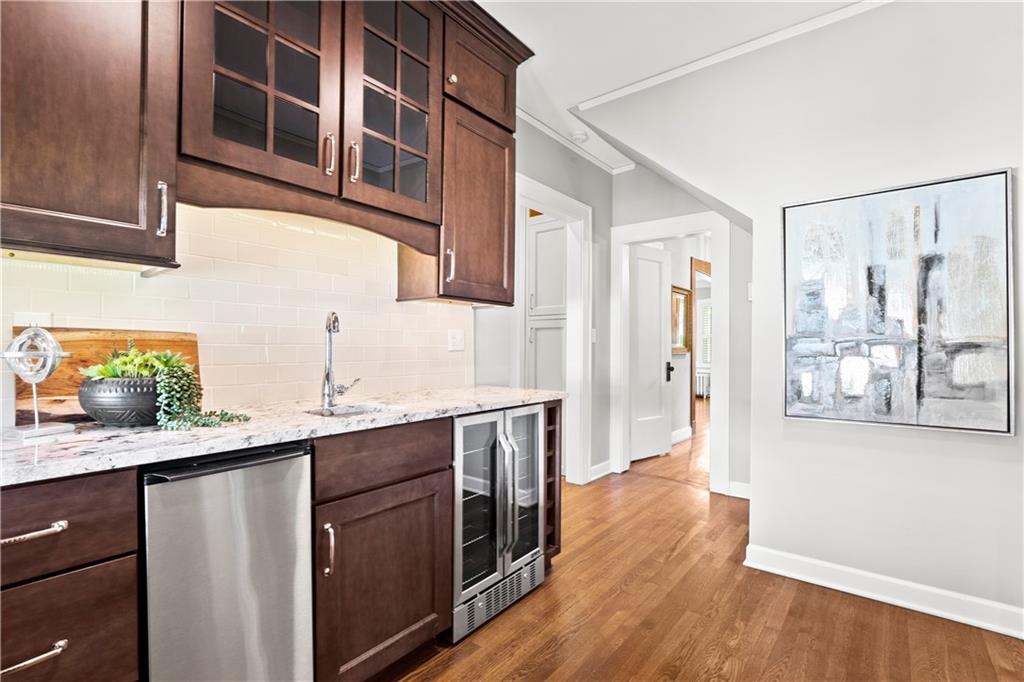 5626 Wyandotte Street