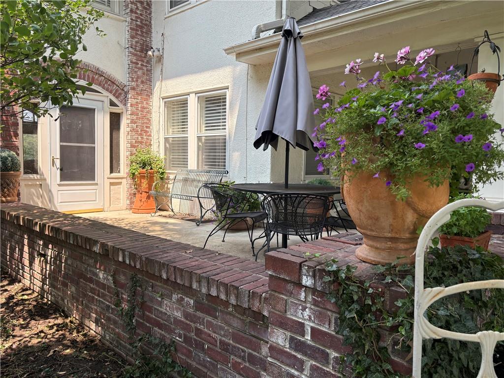 5626 Wyandotte Street