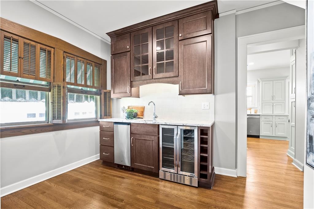 5626 Wyandotte Street