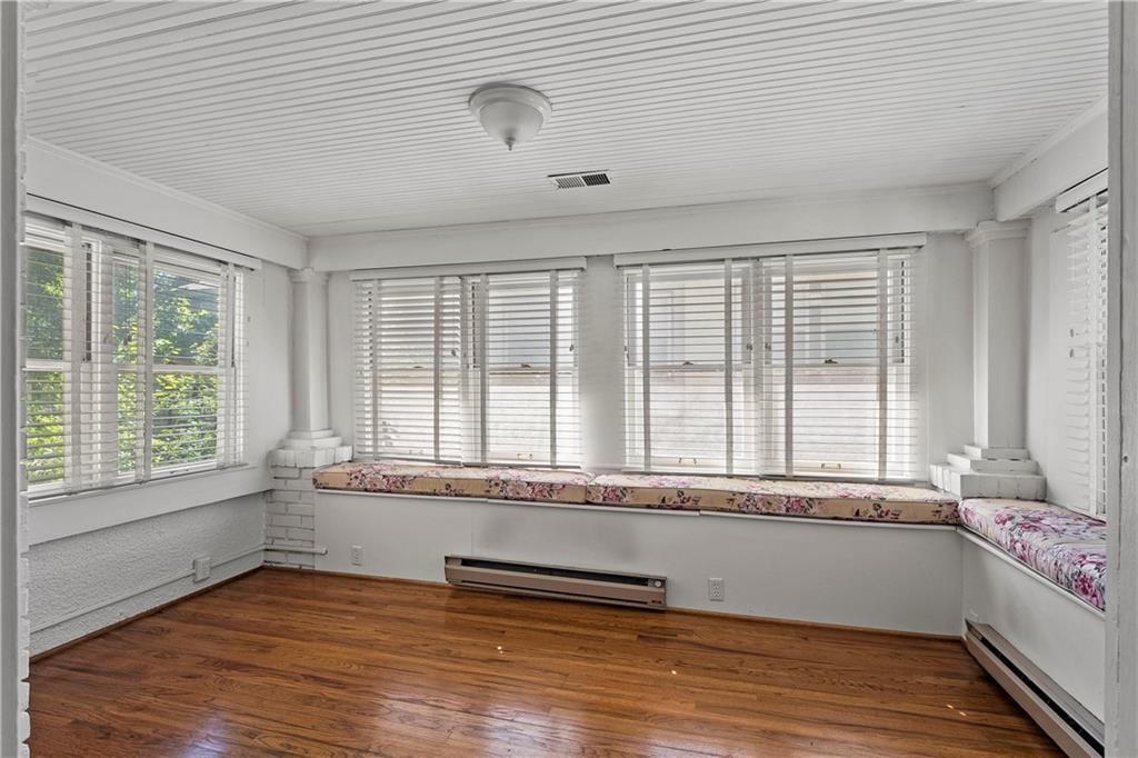 5626 Wyandotte Street