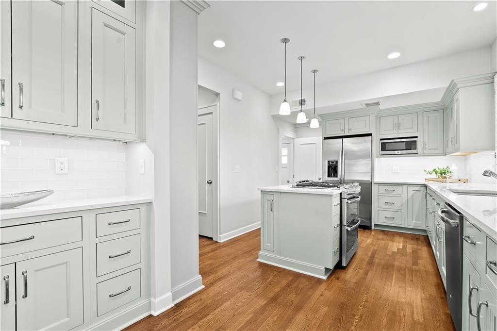 5626 Wyandotte Street