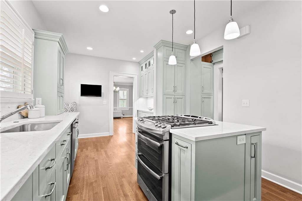 5626 Wyandotte Street