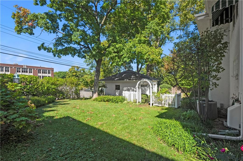 5626 Wyandotte Street