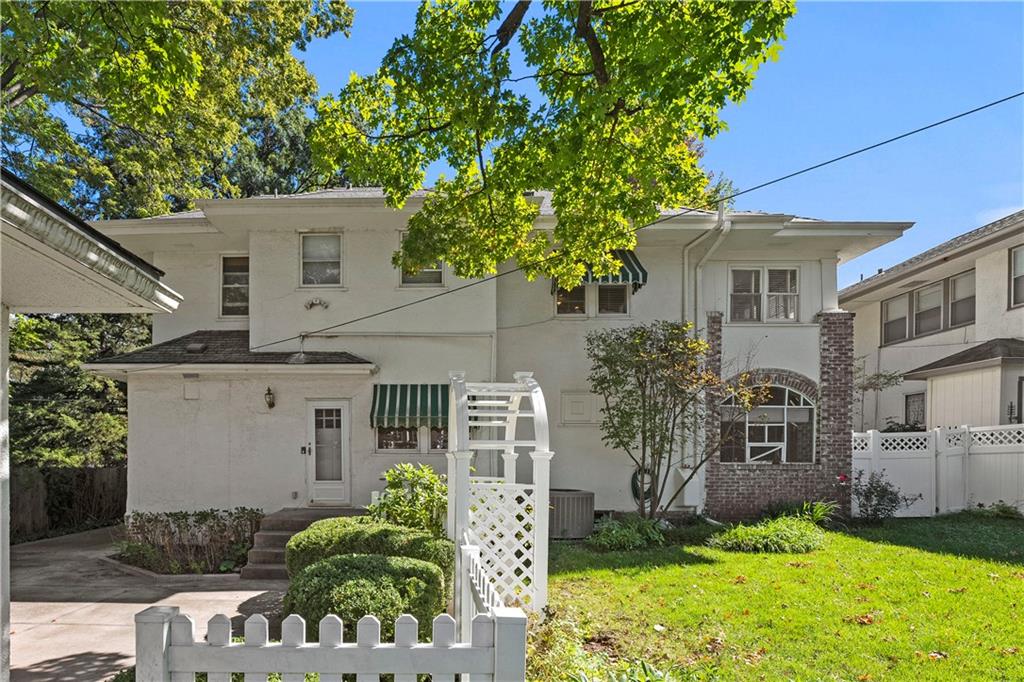 5626 Wyandotte Street