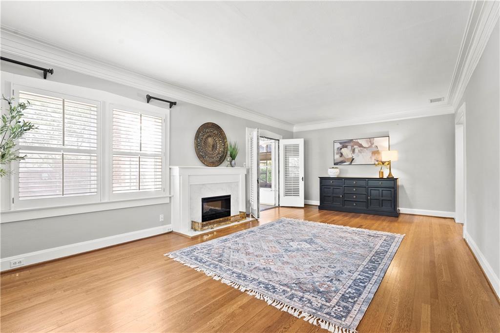 5626 Wyandotte Street