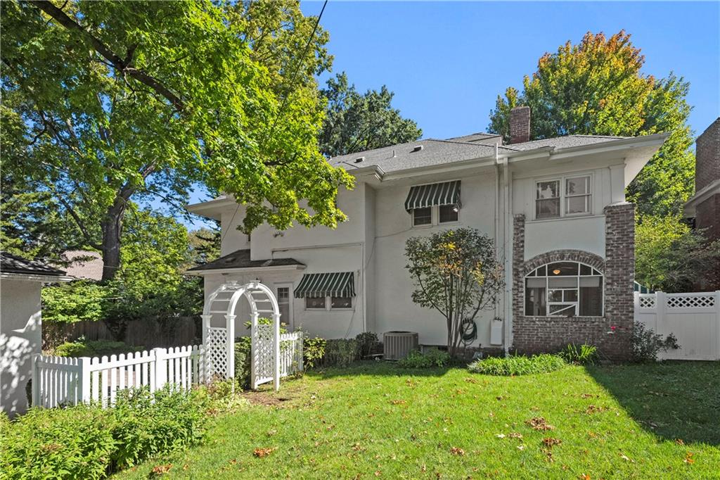 5626 Wyandotte Street