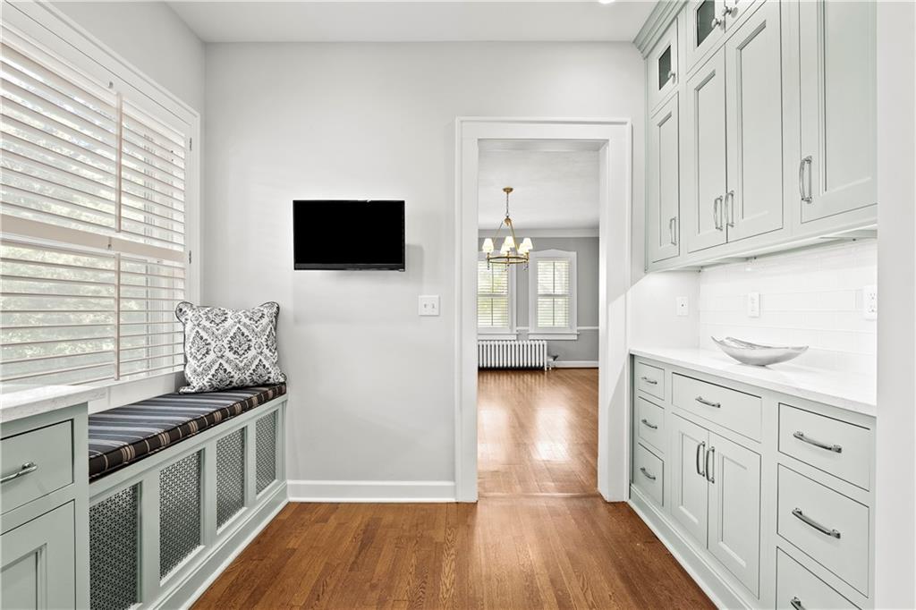 5626 Wyandotte Street