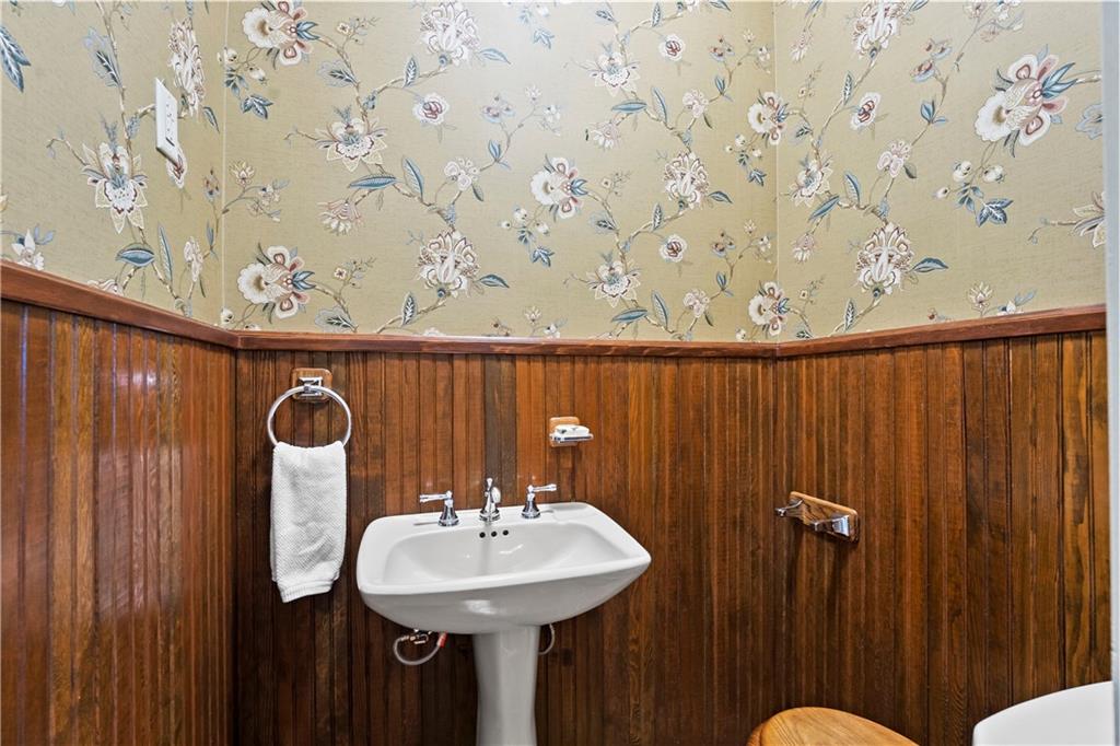 5626 Wyandotte Street