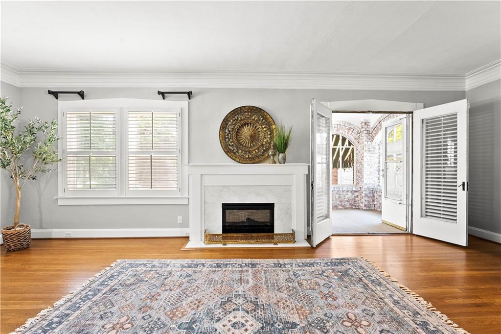 5626 Wyandotte Street