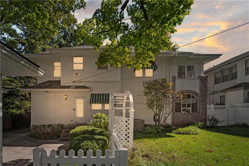 5626 Wyandotte Street